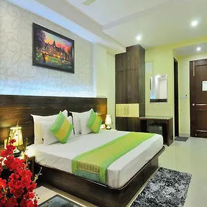 Отель Hotel Sky Rich International - Just A Min Walk From Karol Bagh Metro Station
